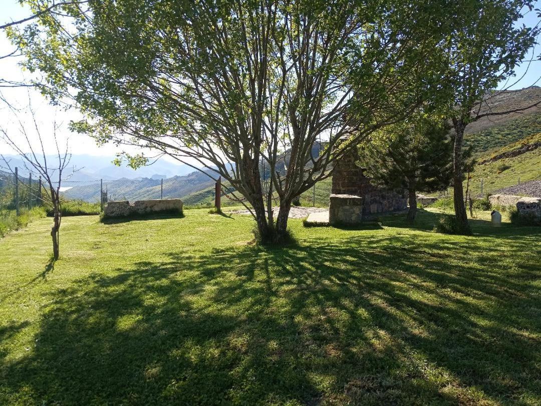 Hostal La Collada De Aralla Aralla de Luna Buitenkant foto